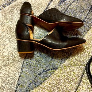 Anthropologie Layla Heeled shoes black leather size 38 made in Spain shoes